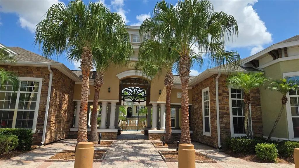 10021 Courtney Palms Boulevard 303, TAMPA