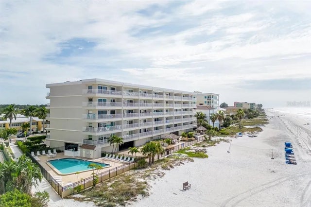19418 Gulf Boulevard 207, INDIAN SHORES