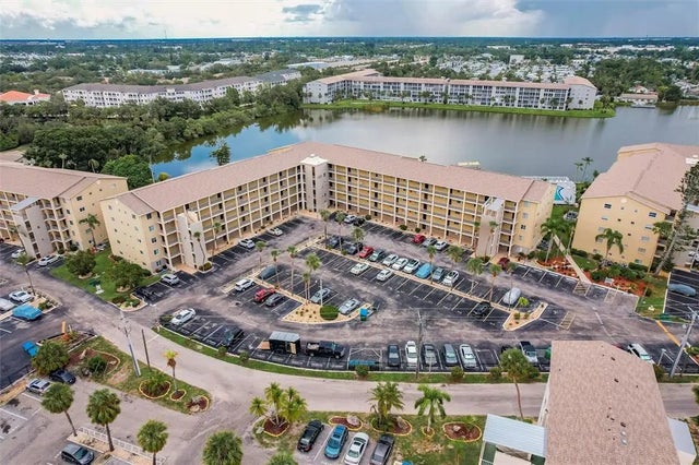 3635 Lake Bayshore Drive J-410, BRADENTON