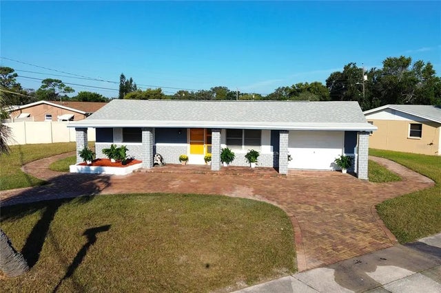 5307 Forest Hills Drive, HOLIDAY