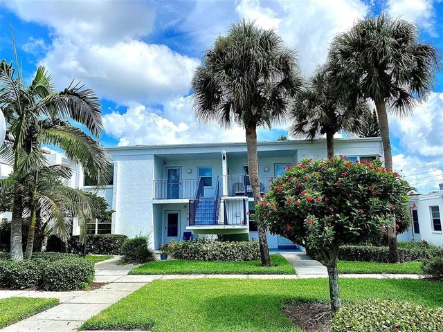 729 Capri Isles Boulevard 216, VENICE