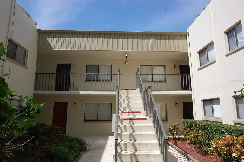 3300 Fox Chase Circle N 216, PALM HARBOR