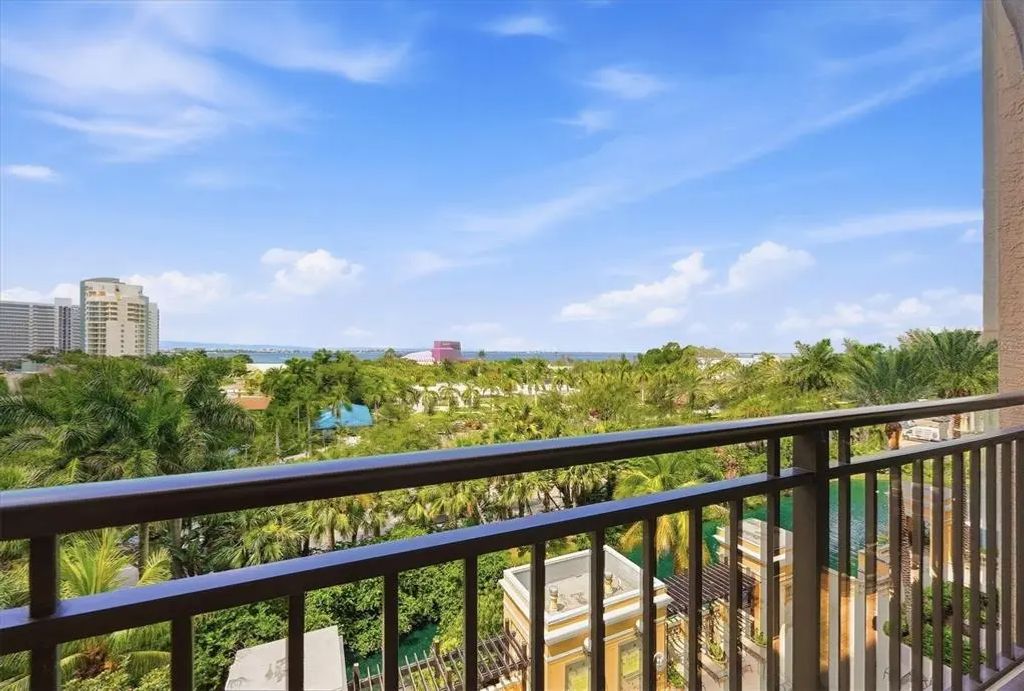 750 N Tamiami Trail 517, SARASOTA
