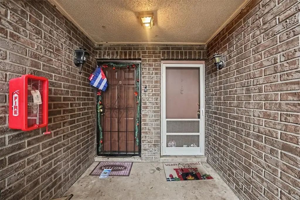 305 E Wellington Court 64, TAMPA
