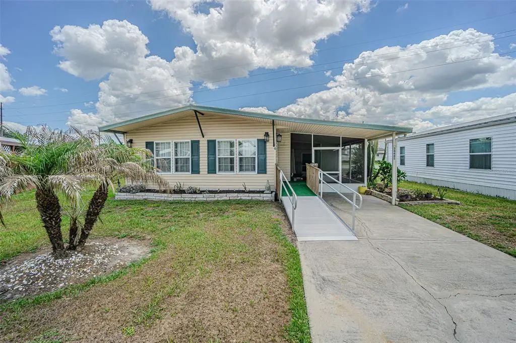 34445 Countryside Drive, WESLEY CHAPEL