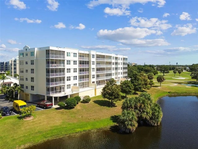 1200 Country Club Drive 2405, LARGO