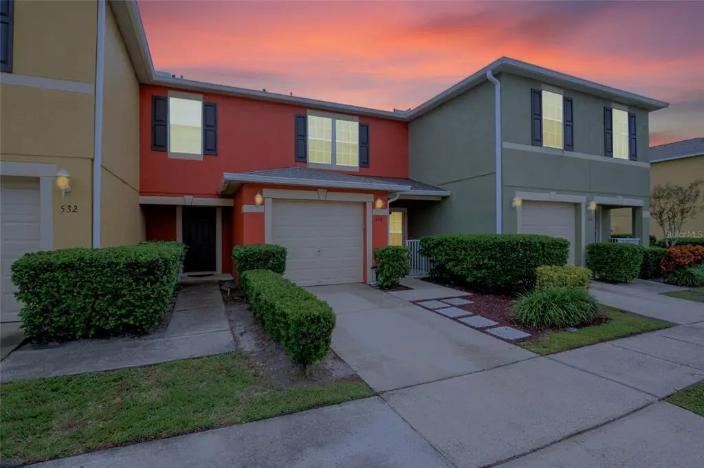 528 Cresting Oak Circle 8, ORLANDO