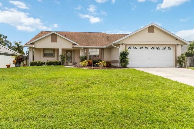 202 Bent Oak Loop, DAVENPORT