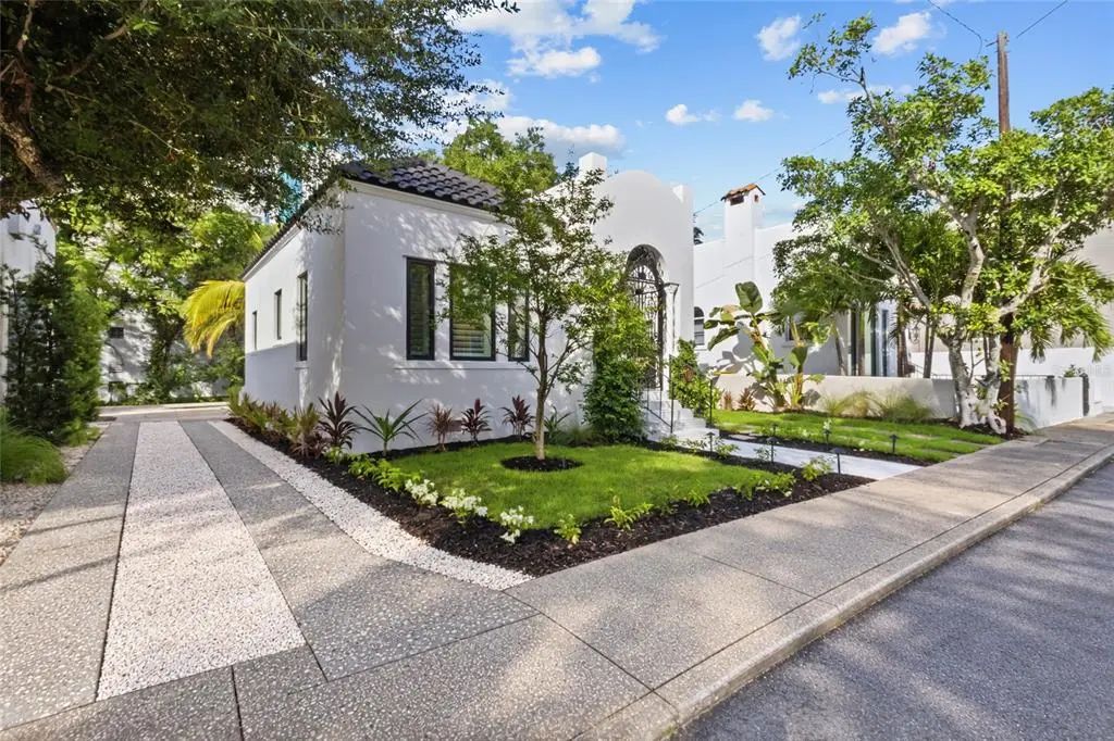 410 Burns Court, SARASOTA, FL | MLS® A4710704 - BuySarasota.com