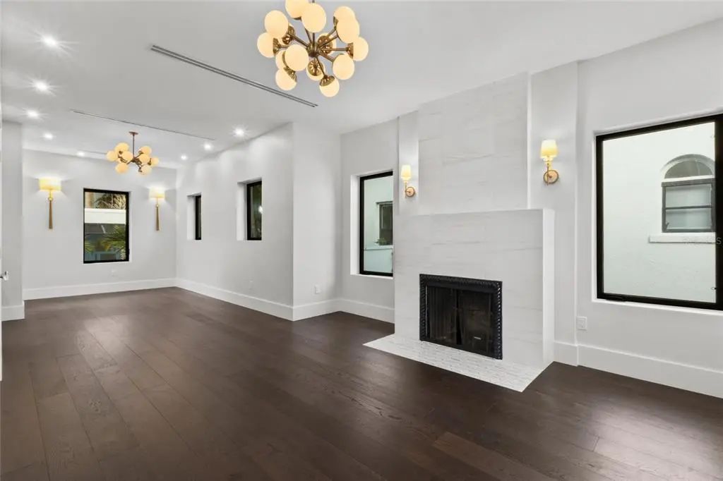 410 Burns Court, SARASOTA, FL | MLS® A4710704 - BuySarasota.com