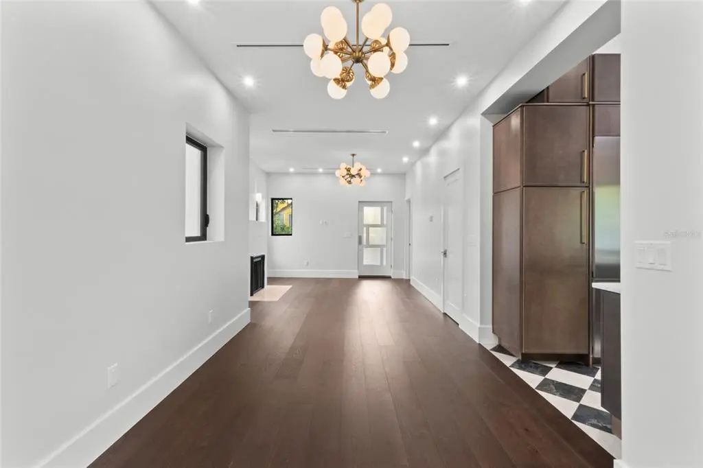 410 Burns Court, SARASOTA, FL | MLS® A4710704 - BuySarasota.com