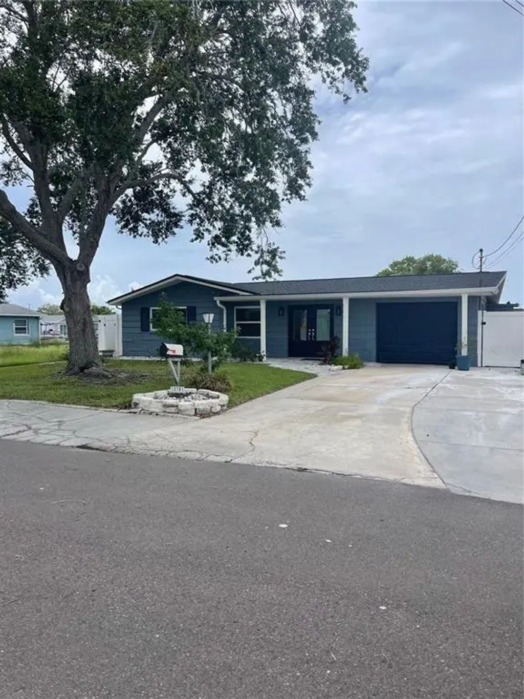13701 Leslie Drive, HUDSON