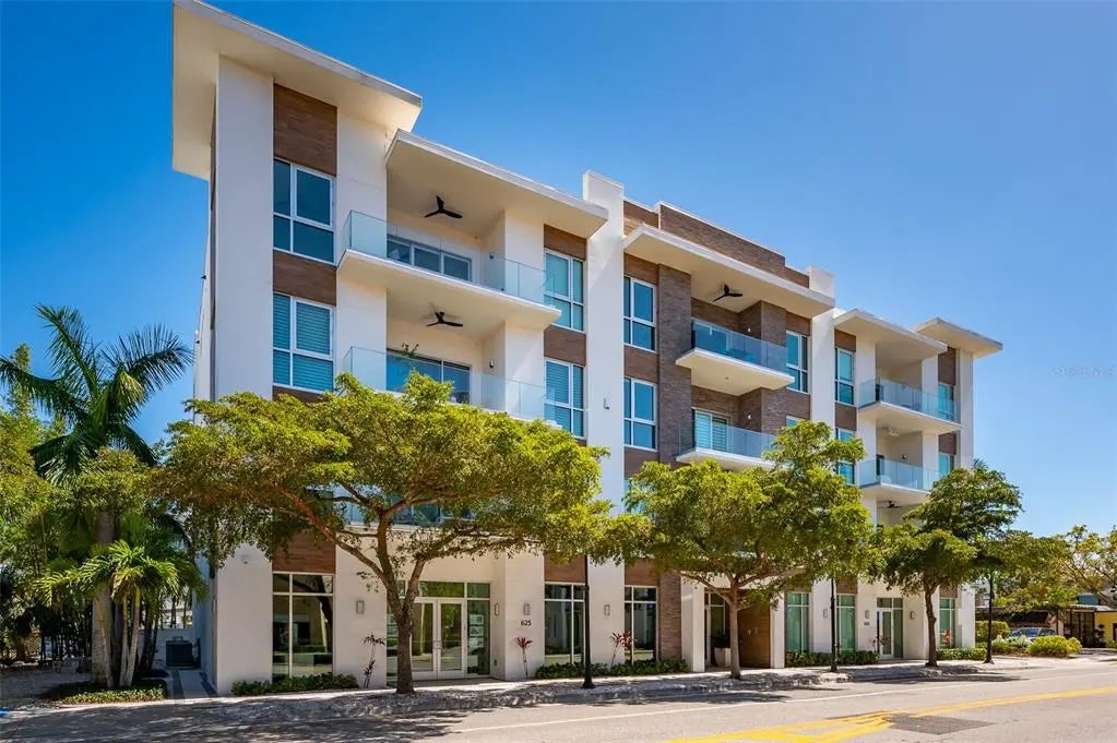 635 S Orange Avenue 404, SARASOTA