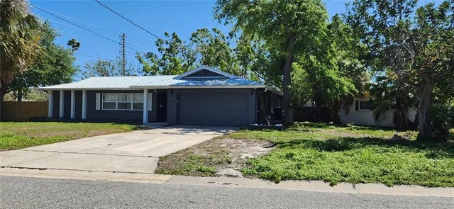 1490 45th Avenue Ne, ST PETERSBURG