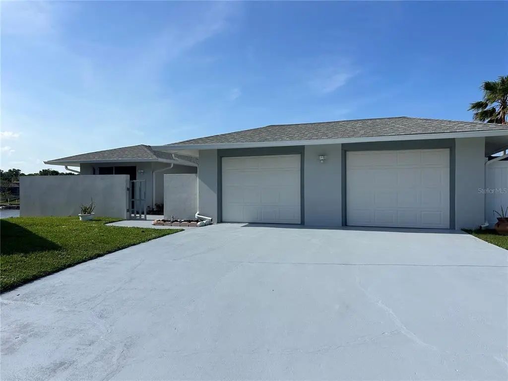 9 Castle Court, PALM COAST
