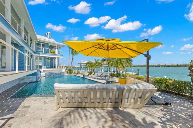 295 Bayside Drive, CLEARWATER BEACH