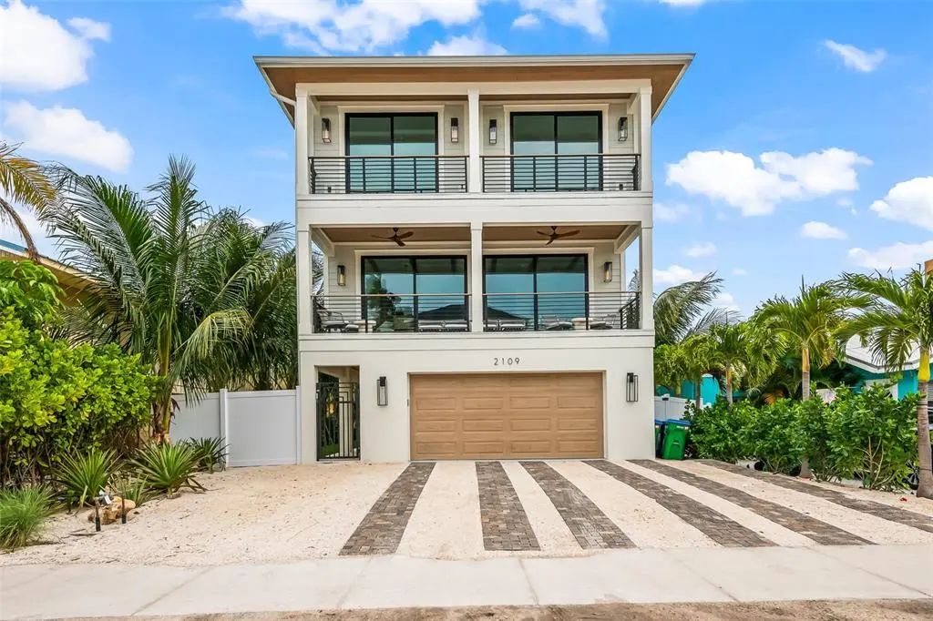 2109 Avenue C, BRADENTON BEACH