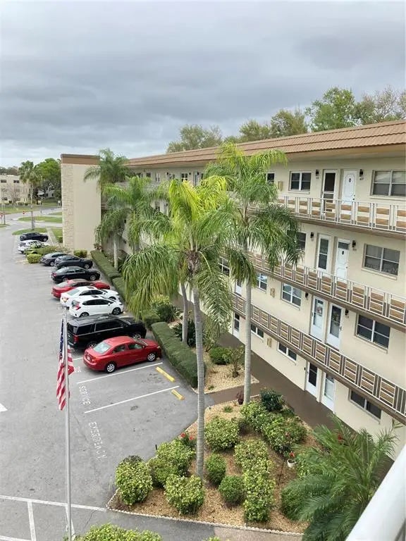 5725 80th Street N 408, ST PETERSBURG