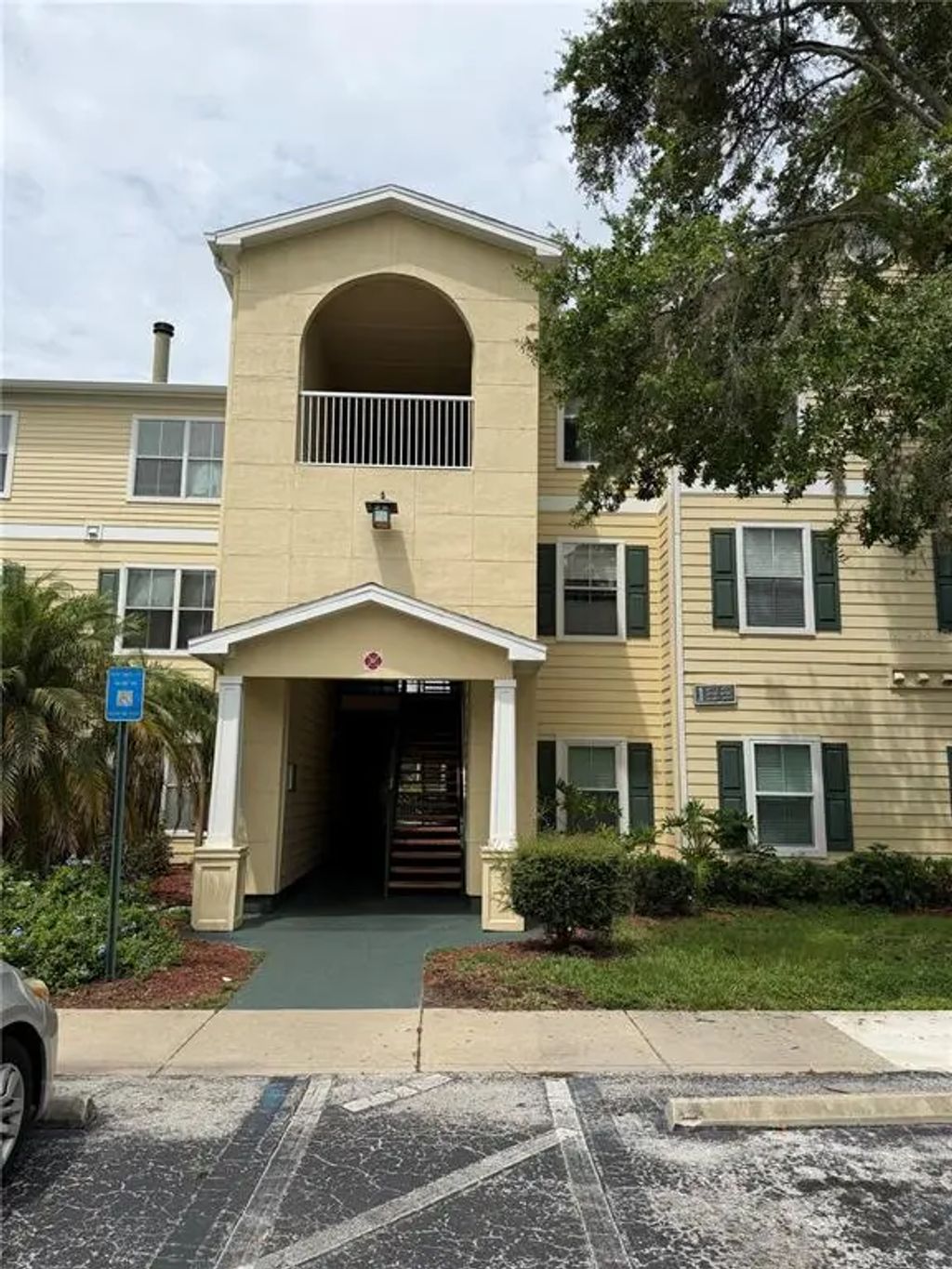 18593 Bridle Club Drive, TAMPA