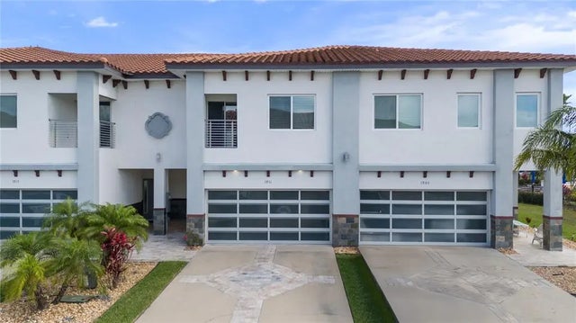 1911 Greenbriar Terrace, DAVENPORT