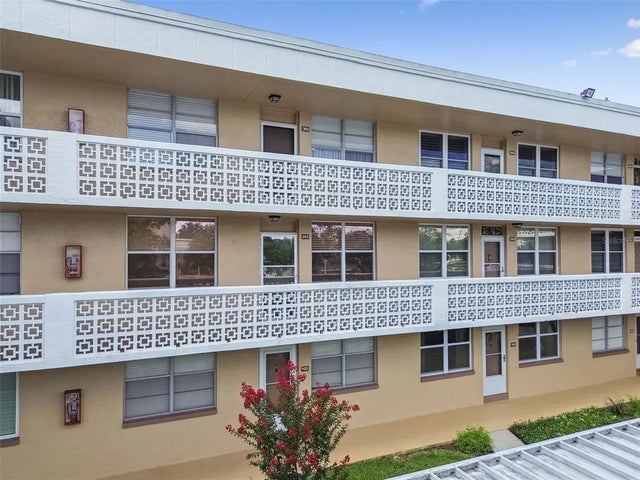 5095 Bay Street Ne 103, ST PETERSBURG