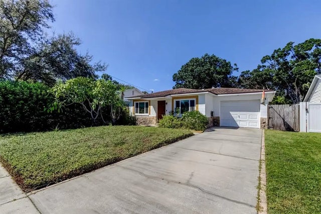 212 Washington Avenue, OLDSMAR