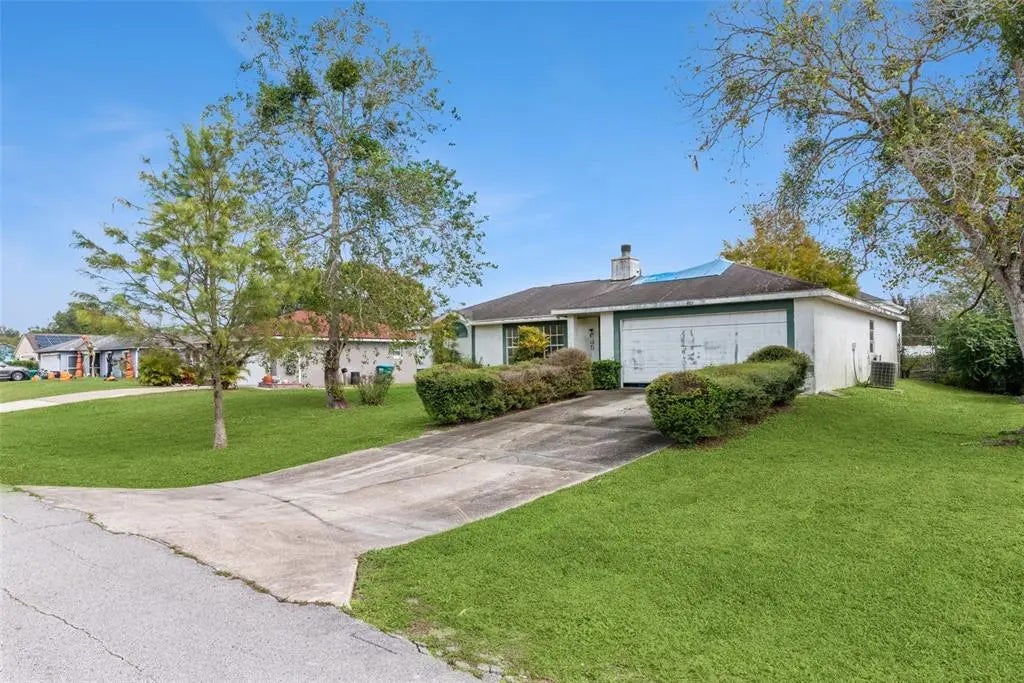 685 Spreading Oak Avenue, DELTONA