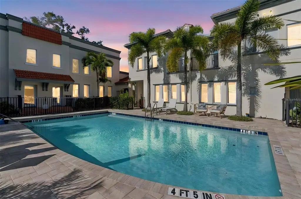 1685 Laurel Street 3