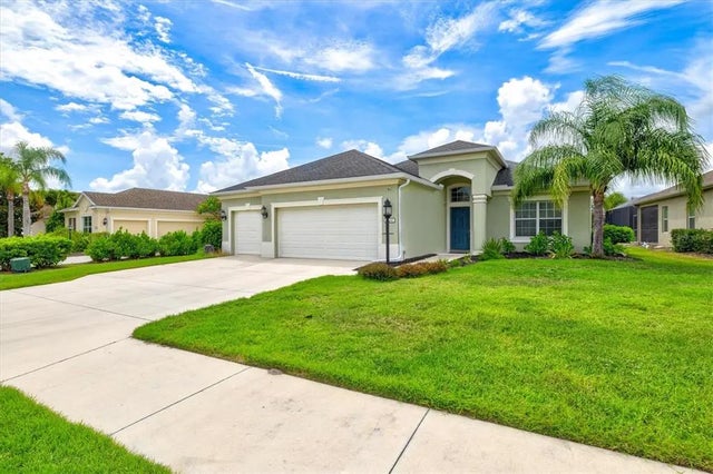 12046 Forest Park Circle, BRADENTON