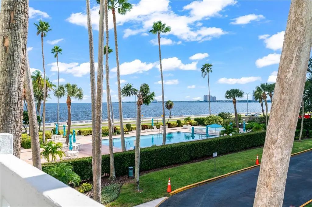 2401 Bayshore Boulevard 212, TAMPA
