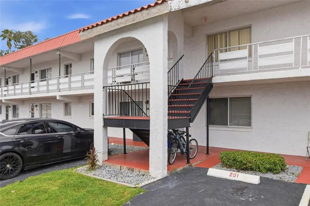 1100 Martinique Drive 203, WINTER HAVEN