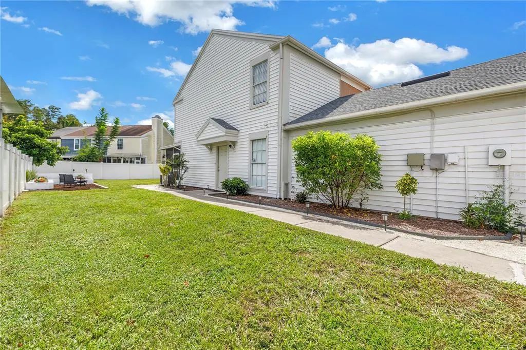 6240 Oak Cluster Circle, TAMPA