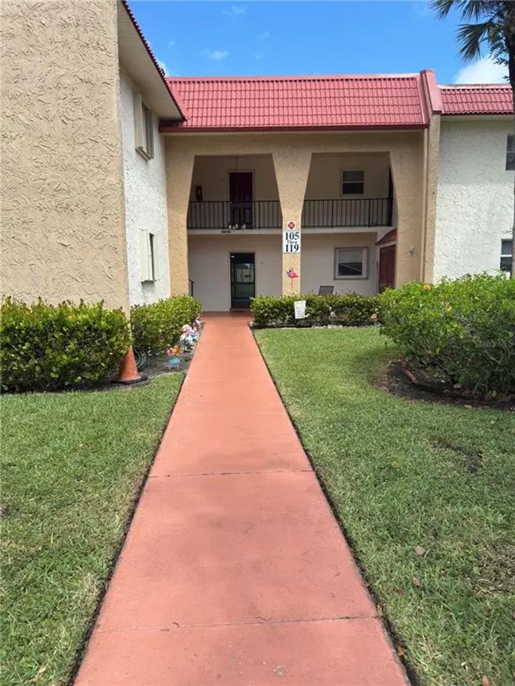 107 Lake Evelyn Drive 107, WEST PALM BEACH