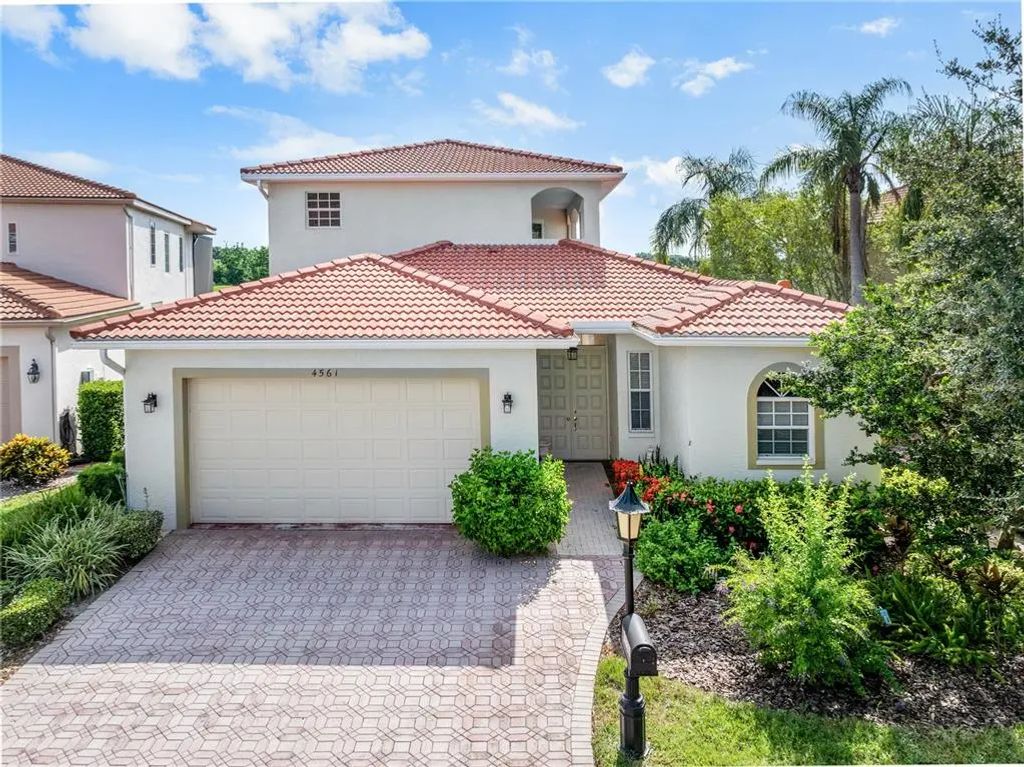 4561 Murcia Boulevard 13, SARASOTA