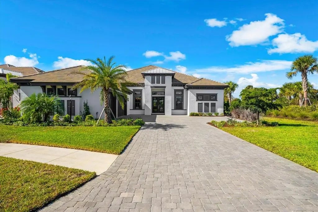 9451 Tequila Sunrise Drive, SARASOTA