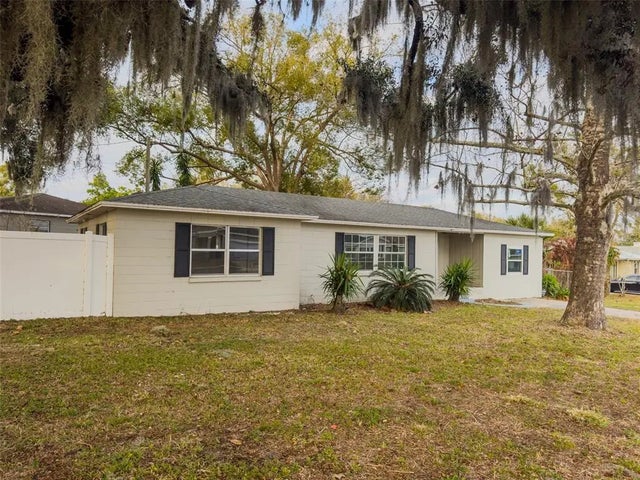 1047 Clay Boulevard, EUSTIS