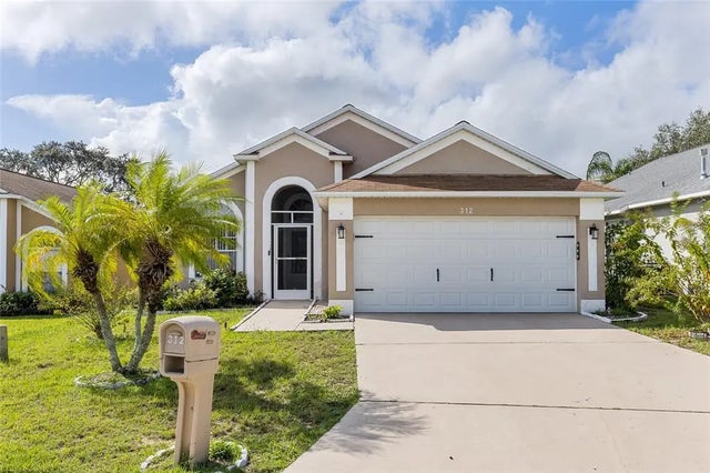 312 Royal Ridge Drive, DAVENPORT