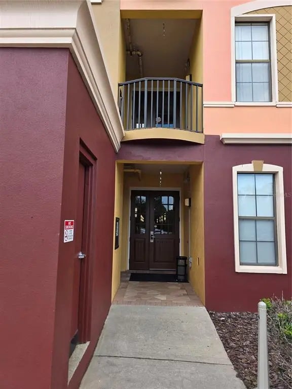 13941 Clubhouse Drive 215, TAMPA