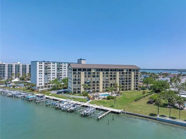 650 Island Way 106, CLEARWATER BEACH