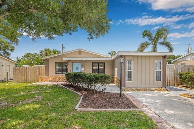 6944 80th Avenue N, PINELLAS PARK