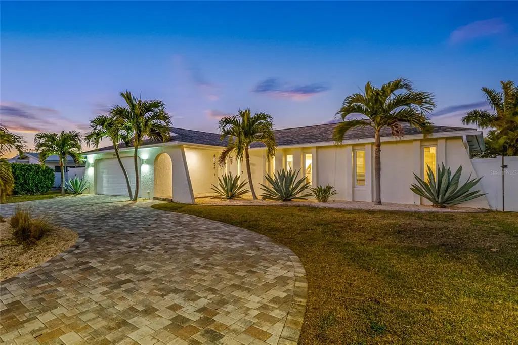 17161 2nd Street E, NORTH REDINGTON BEACH