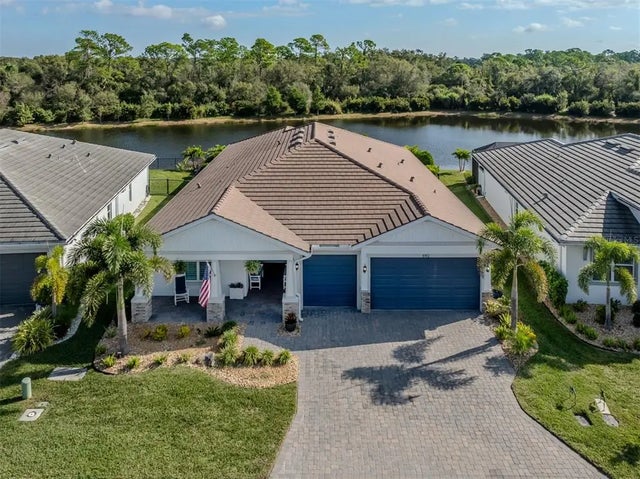 592 Mistiflower Circle, NOKOMIS