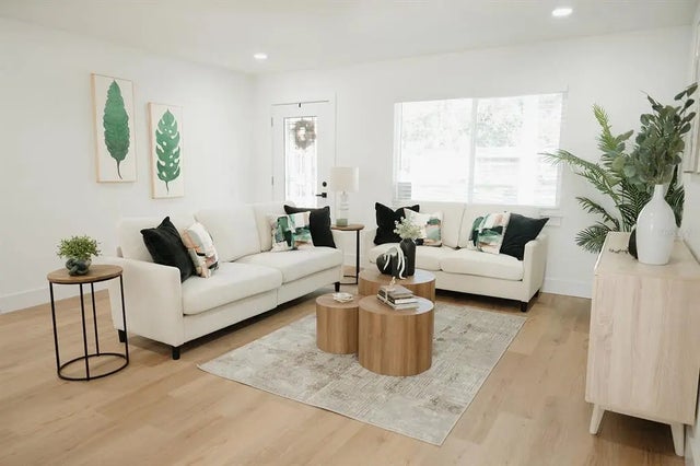 909 Lake Charles Circle, LUTZ