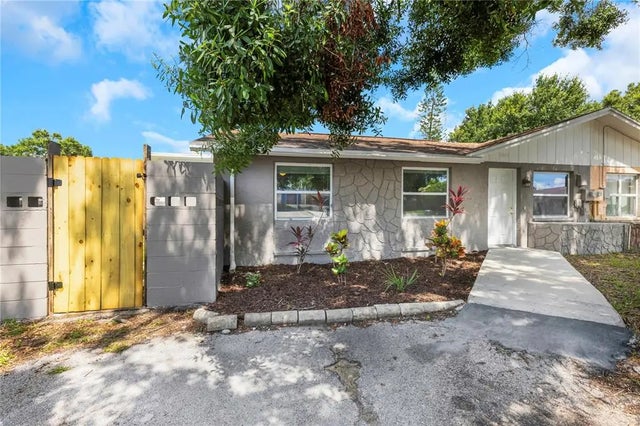 8805 Plum Grove Court, TAMPA