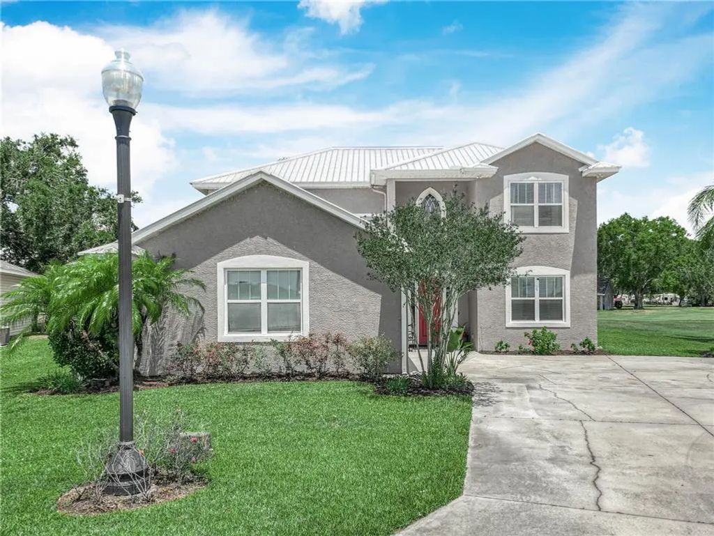2910 Fairway, BOWLING GREEN