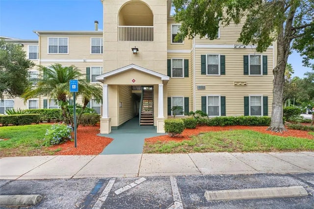 18593 Bridle Club Drive, TAMPA