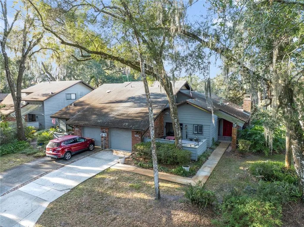 906 Village Green Road, DELAND