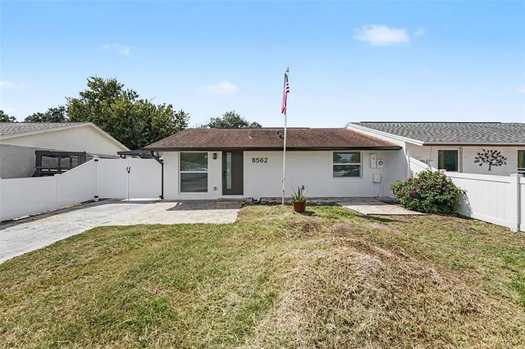8562 Briar Grove Circle, TAMPA