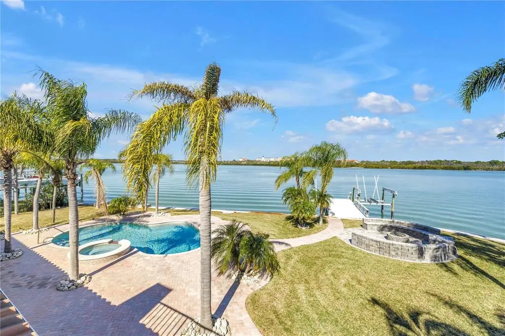 583 Crystal Drive, MADEIRA BEACH