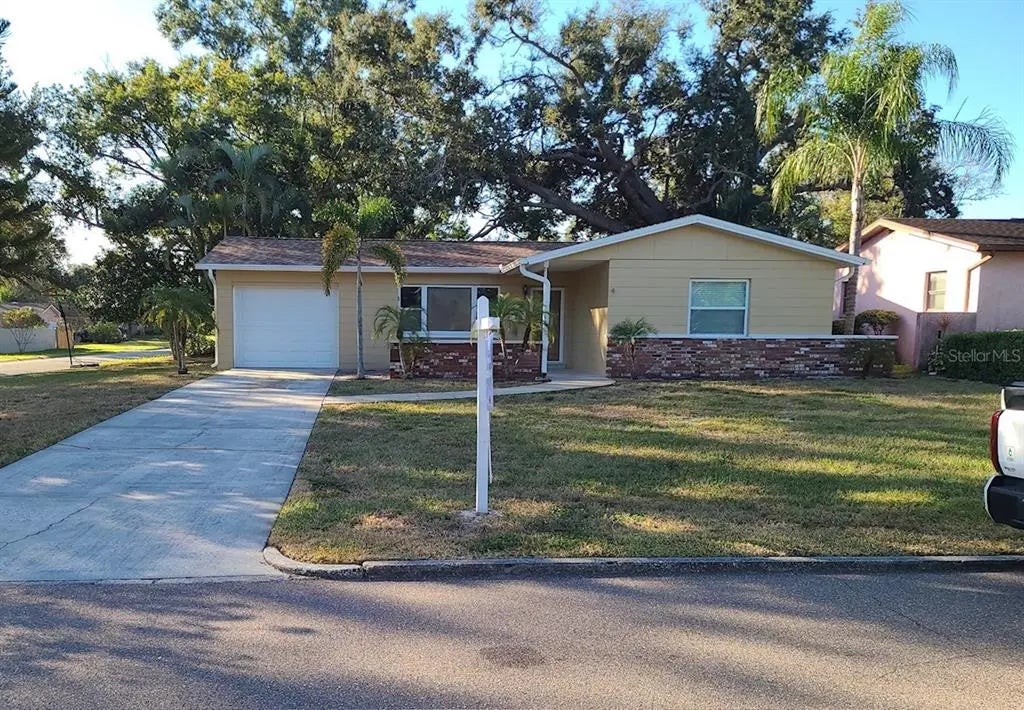 1800 52nd Avenue N, ST PETERSBURG